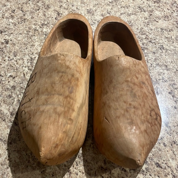 VINTAGE 1950’s WOODEN SHOES - Picture 2 of 7